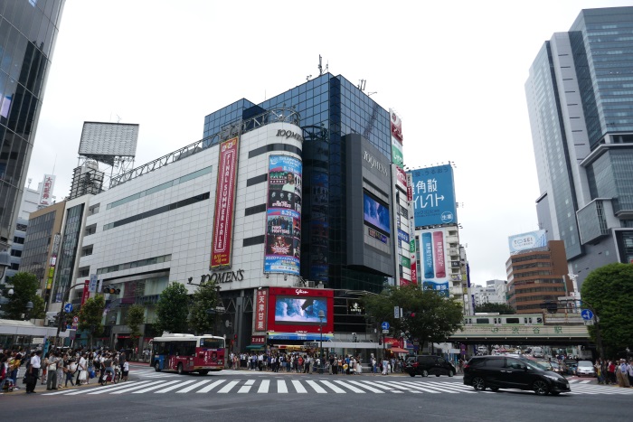 渋谷スクランブル交差点に面する「109MEN'S」が会場(2017年8月14日撮影)