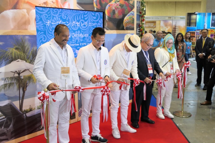 マレーシアブース政府観光局のブースのオープニングイベントにはマレーシアの観光文化大臣らも駆けつけた
